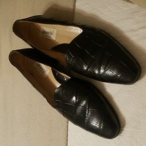 Mauri black alligator dress loafers